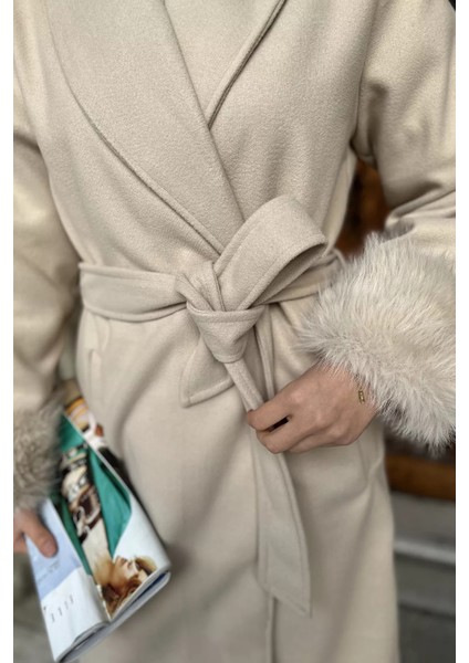 Bel Kuşaklı Kol Ucu Peluş Detaylı Tesettür Kaşe Kaban P-00019056 indirimleri