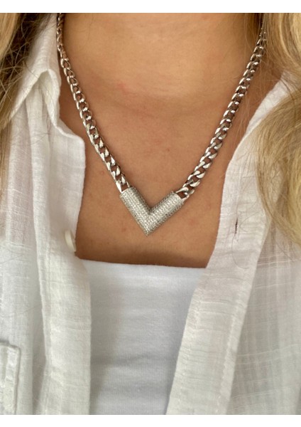Zirkon Taş Detaylı V Kalın Zincir Model Gümüş Renk Kadın Çelik Kolye modelleri