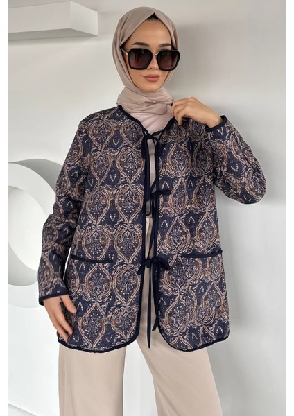 Ön Bağlamalı Kapitoneli Desenli Tesettür Ceket P-00018988