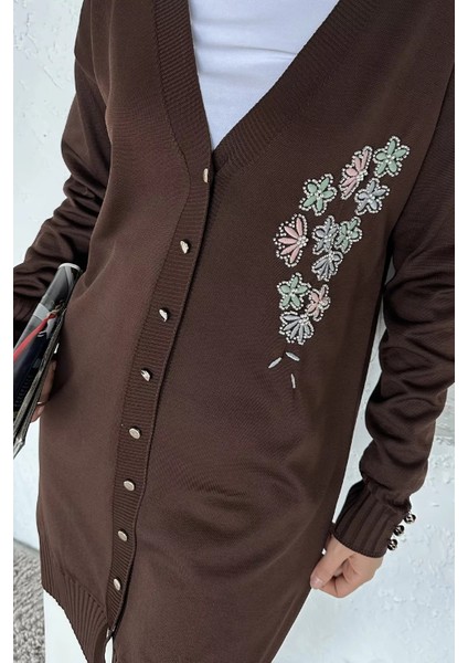 Ön Düğmeli V Yaka Nakışlı Tesettür Triko Hırka P-00019049 fırsatları