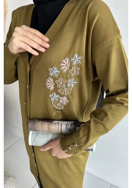 Ön Düğmeli V Yaka Nakışlı Tesettür Triko Hırka P-00019049 fırsatları