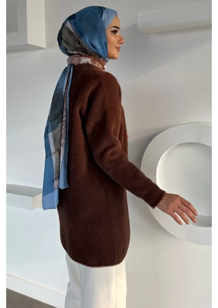 Gülseli Bisiklet Yaka Fular ve Broş Detaylı Tesettür Triko Tunik P-00019029 fırsatları