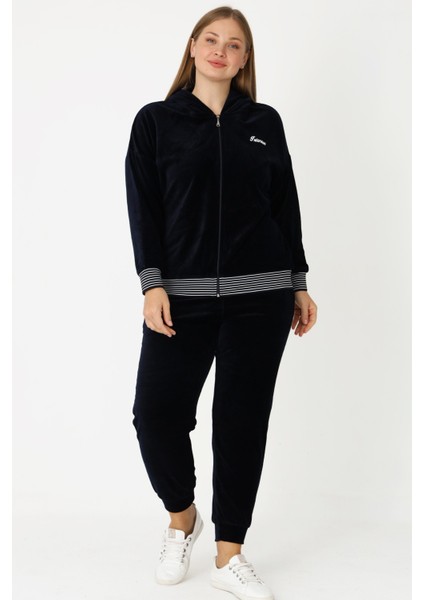 Lacivert Fermuarlı Kapüşonlu Pamuklu Kadife Uzun Kol Baskılı Cepli Kadın Büyük Beden Eşofman Takımı