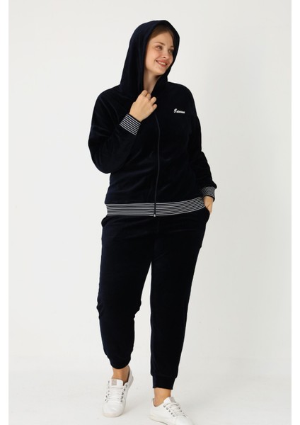 Lacivert Fermuarlı Kapüşonlu Pamuklu Kadife Uzun Kol Baskılı Cepli Kadın Büyük Beden Eşofman Takımı