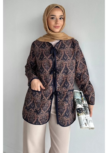 Ön Bağlamalı Kapitoneli Desenli Tesettür Ceket P-00018988