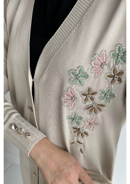 Ön Düğmeli V Yaka Nakışlı Tesettür Triko Hırka P-00019049 fırsatları