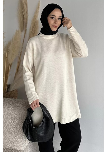 Bisiklet Yaka Yan Yırtmaç Detaylı Tesettür Triko Tunik P-00019093