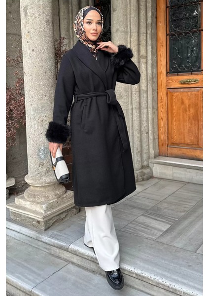 Bel Kuşaklı Kol Ucu Peluş Detaylı Tesettür Kaşe Kaban P-00019056