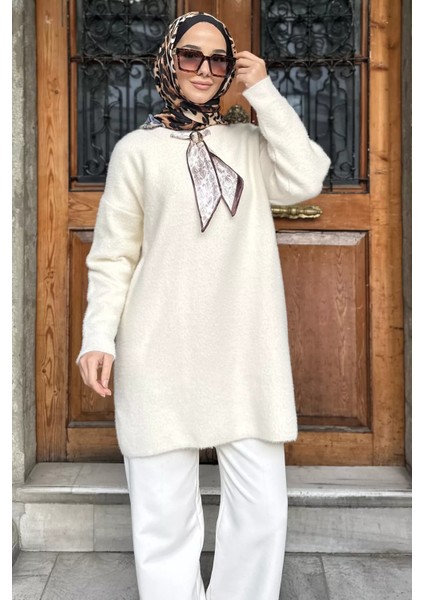 Gülseli Bisiklet Yaka Fular ve Broş Detaylı Tesettür Triko Tunik P-00019029