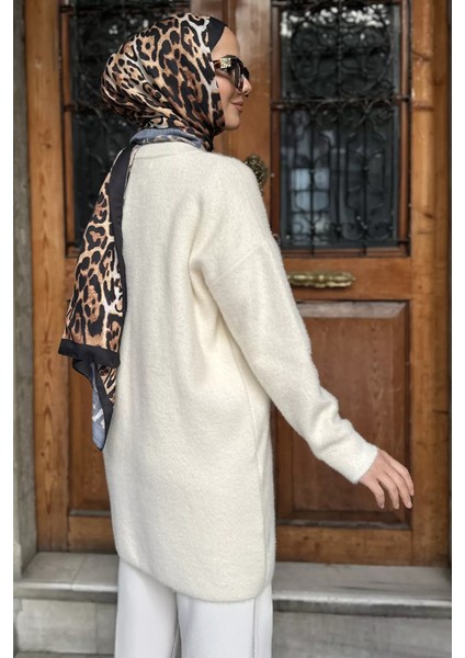 Gülseli Bisiklet Yaka Fular ve Broş Detaylı Tesettür Triko Tunik P-00019029 modelleri