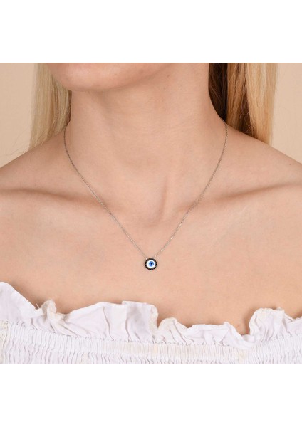 Siyah Taşlı Pırlanta Montür Gümüş Renkli Ortası Mineli Göz Desenli Gümüş Kolye Jwlera.com Da! Mineli Göz Desenli Gümüş Kolye Çeşitlerimizi Incelediniz Mi? Kombinlerinizin Tamamlayıcısı Kolyeleri Hemen Incele! modelleri