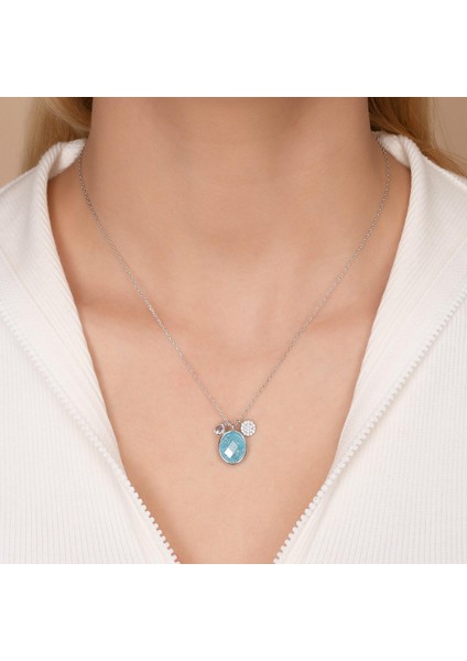Zirkon Taşlı Pırlanta Montür Gümüş Rengi Kaplama Ortası Turkuaz Taşlı Desenli Oval Gümüş Kolye Jwlera.com Da! Turkuaz Taşlı Oval Gümüş Kolyeler En Uygun Fiyatlarla Sizinle! Birbirinden Güzel Gümüş Kolyeleri Incelemek ve Satın Almak Için Hemen Tıkla! modelleri