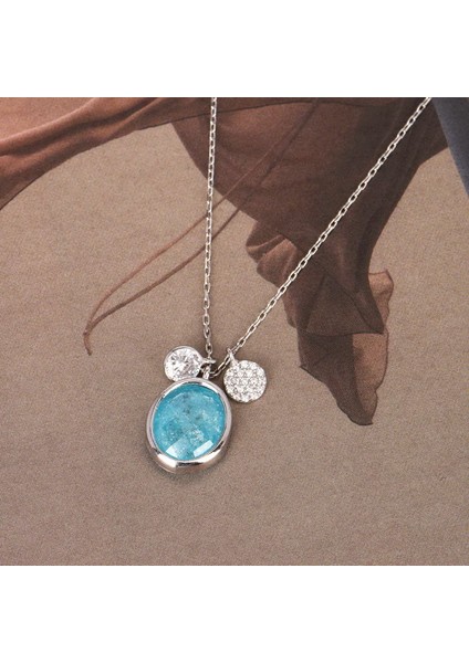 Zirkon Taşlı Pırlanta Montür Gümüş Rengi Kaplama Ortası Turkuaz Taşlı Desenli Oval Gümüş Kolye Jwlera.com Da! Turkuaz Taşlı Oval Gümüş Kolyeler En Uygun Fiyatlarla Sizinle! Birbirinden Güzel Gümüş Kolyeleri Incelemek ve Satın Almak Için Hemen Tıkla! indirimleri