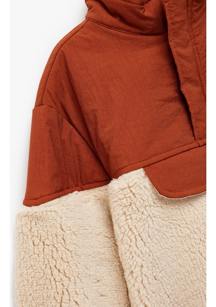 Dik Yaka Kumaş Detaylı Uzun Kollu Kanguru Peluş Mont modelleri