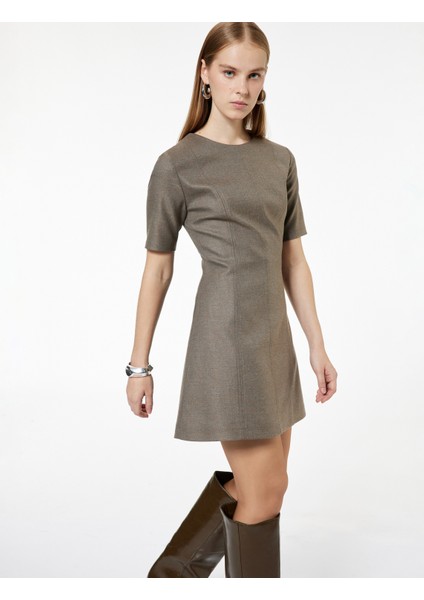 Dikiş Detaylı Bisiklet Yaka Kısa Kollu Viskon Karışımlı Mini Elbise fiyatları