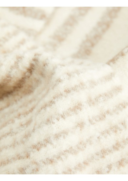 Çizgili Yumuşak Dokulu Püsküllü Uzun Atkı modelleri