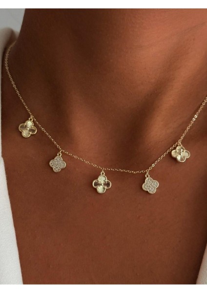 Tırtıklı Plaka Yonca Figür Kolye