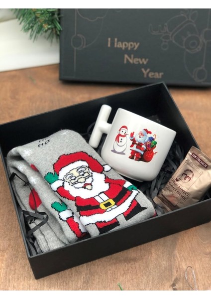 Yılbaşı Temalı Kupa, Çorap ve Şeker Seti, Özel Kutuda Neşeli Hediyeler