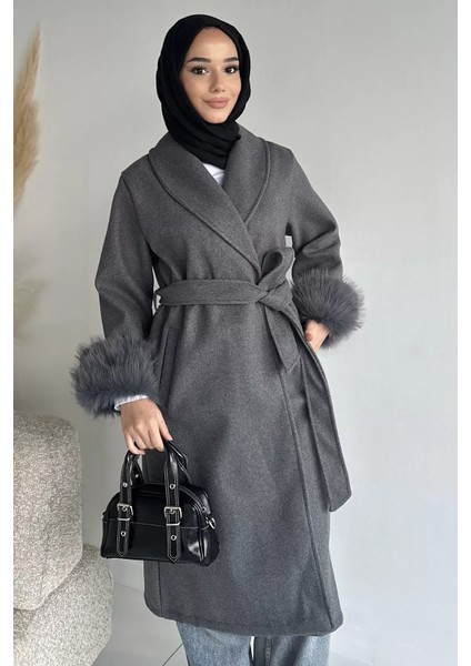 Bel Kuşaklı Kol Ucu Peluş Detaylı Tesettür Kaşe Kaban P-00019056 modelleri