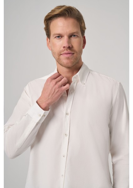Erkek Beyaz Pamuk Trend Dynamic Fit Düğmeli Yaka Gömlek modelleri