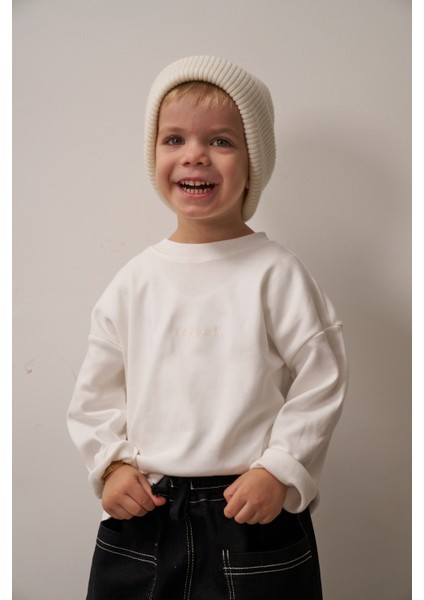 Beyaz Nakışlı Oversize Uzun Kollu T-Shirt