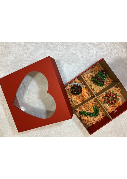 Yılbaşı Temalı Boncuk Süs Seti – El Yapımı ve Şık Dekorasyon Malzemesi