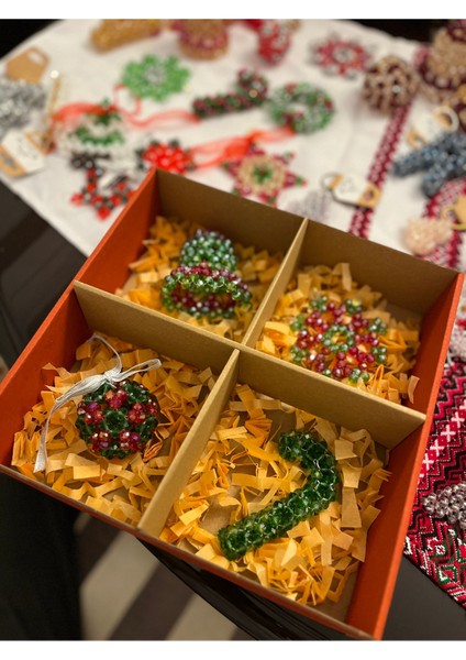 Yılbaşı Temalı Boncuk Süs Seti – El Yapımı ve Şık Dekorasyon Malzemesi modelleri