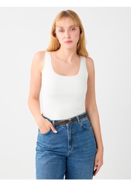 Kırık Beyaz Dar Kesim Örme U Yaka Atlet