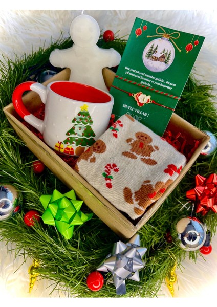 Yılbaşı Temalı Hediye Kutusu: Fincan, Bileklik, Çorap ve Mum Seti