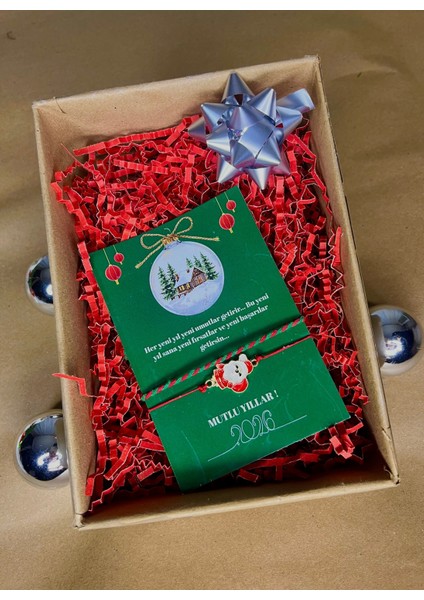 Yılbaşı Temalı Hediye Kutusu: Fincan, Bileklik, Çorap ve Mum Seti indirimleri