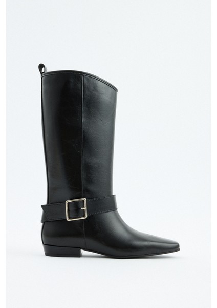 Çizme 2528 - Küt Burun Kemer Detaylı Siyah Kadın Çizme