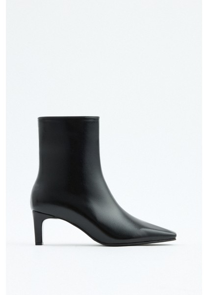 Bot 2527 - Küt Burun Bilek Üstü Siyah Kadın Bot