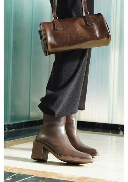 Kadın Yandan Fermuarlı Dikiş Detaylı Günlük Topuklu Bot Lakos Kahve