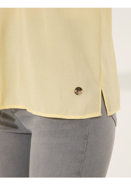 Kadın Sarı Regular Fit Kolsuz Bluz 50247281-VR044