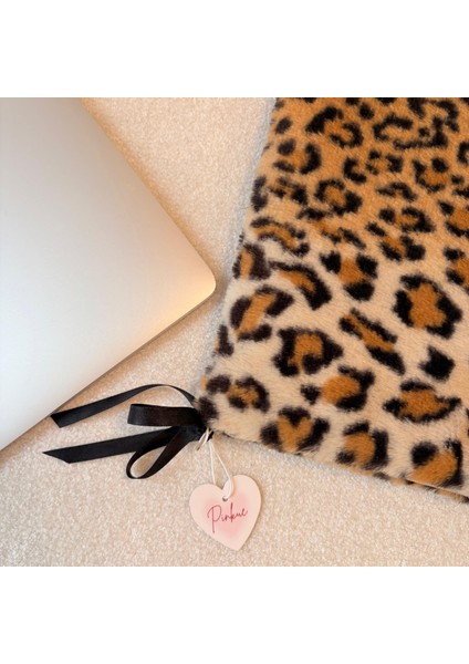 Leopar Desen Peluş Laptop & Tablet Kılıfı (11 • 13 • 16 Inç Seçenekli) fırsatları