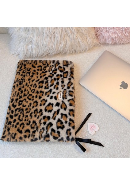 Leopar Desen Peluş Laptop & Tablet Kılıfı (11 • 13 • 16 Inç Seçenekli)