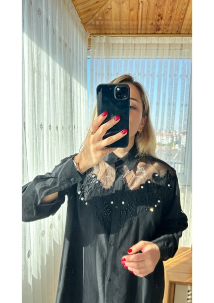 Yaka Tül Detaylı Pamuklu Siyah Gömlek
