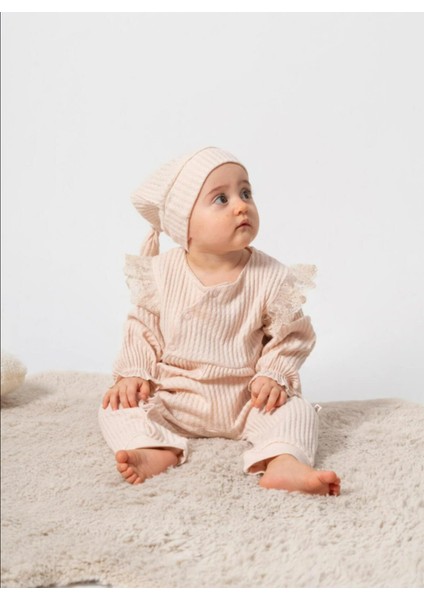 Pamuk Omuzdan Dantelli Kız Bebek Tulum