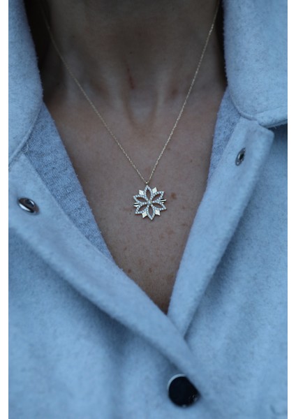 14 Ayar Altın Taşlı Çiçekli Kolye fırsatları