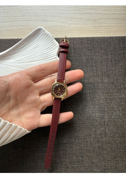 Retro Minimal Deri Kordon Vintage Kadın Kol Saati Bordo
