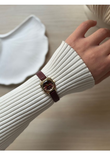 Retro Minimal Deri Kordon Vintage Kadın Kol Saati Bordo modelleri