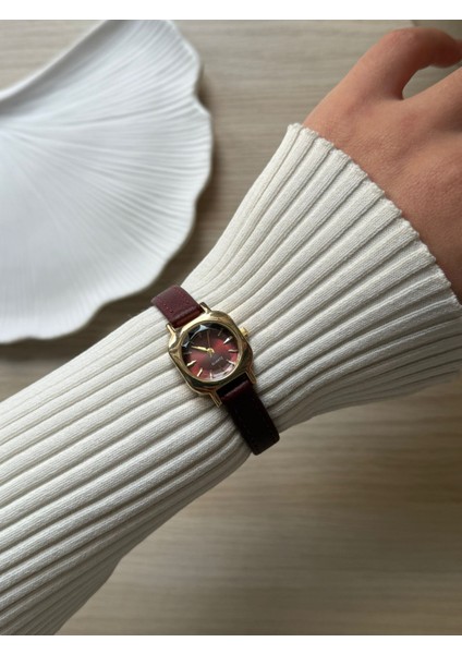Retro Minimal Deri Kordon Vintage Kadın Kol Saati Bordo fırsatları
