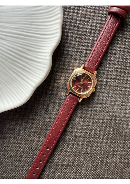 Retro Minimal Deri Kordon Vintage Kadın Kol Saati Bordo