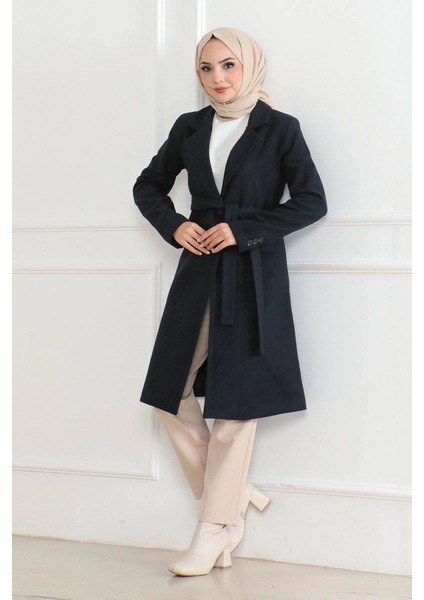 Kadın Kaşe Kaban – Uzun Boy Kruvaze Yaka, Kuşaklı Tesettür Kışlık Kaban, Astarlı Şık Yünlü Dokuma Oversize Rahat Kalıp, Cepli Modern Kaşe Mont Modeli - Lacivert indirimleri