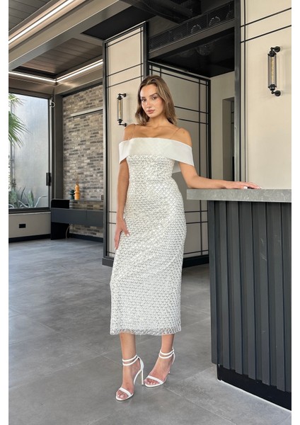 Beyaz Madonna Yaka Pullu ve Boncuklu Midi Boy Abiye Elbise