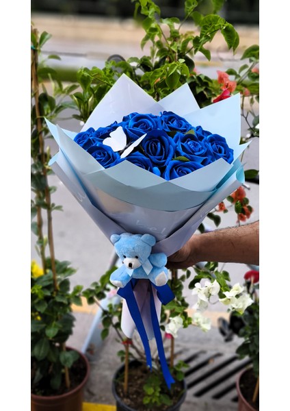 15'li Kadife Mavi Gül Buketi Kelebekli & Ayıcıklı Sevdiklerinize Özel Gün Hediyesi