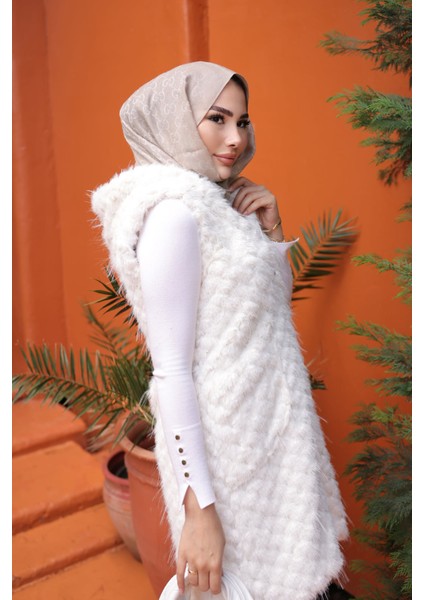 Ekru Kapüşonlu Astarkı Kürk Yelek fırsatları