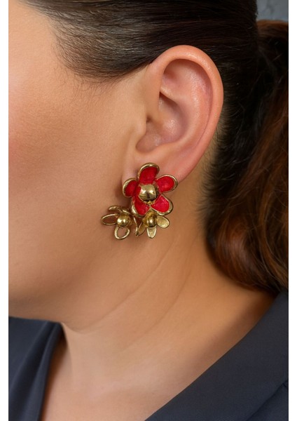 Altın Renk Kırmızı Çiçek Formlu Parlak Yüzeyli Kadın Küpe