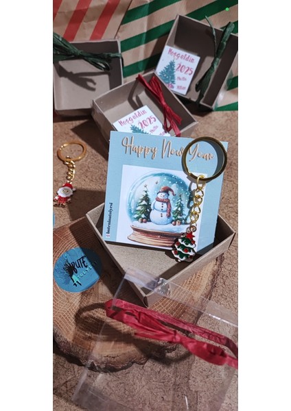 Yılbaşı Temalı Şapka Figürlü Anahtarlık, Sevimli ve Renkli Hediye Seçeneği