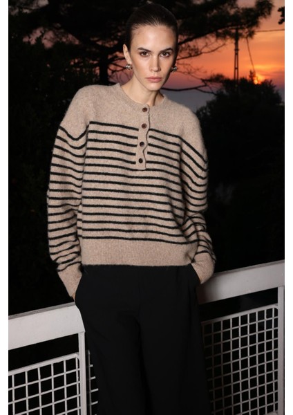 6989 Kadın Yün Karışımlı Düğme Detay Premium Triko Kazak Kahve Vizon modelleri